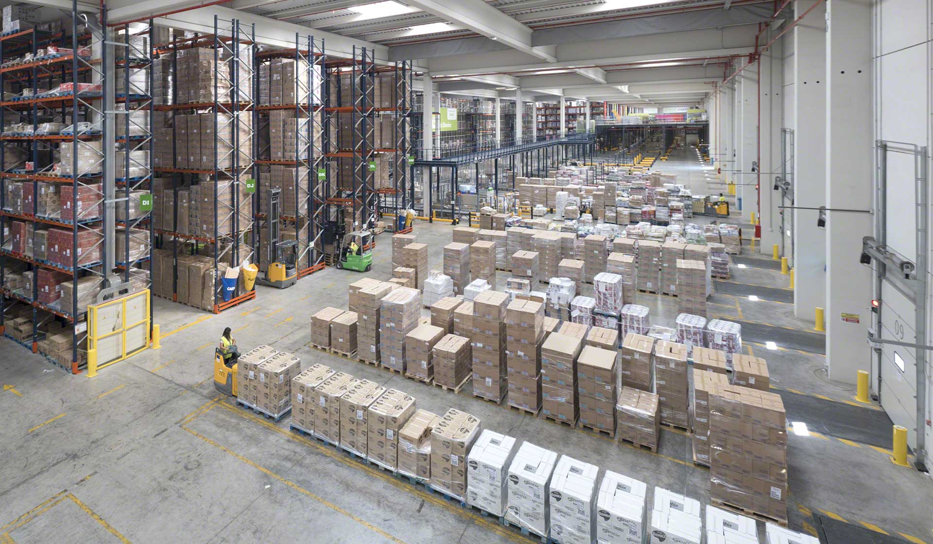 L'application de techniques d'amélioration continue assure la réduction des coûts logistiques et l'augmentation de la productivité de votre entrepôt