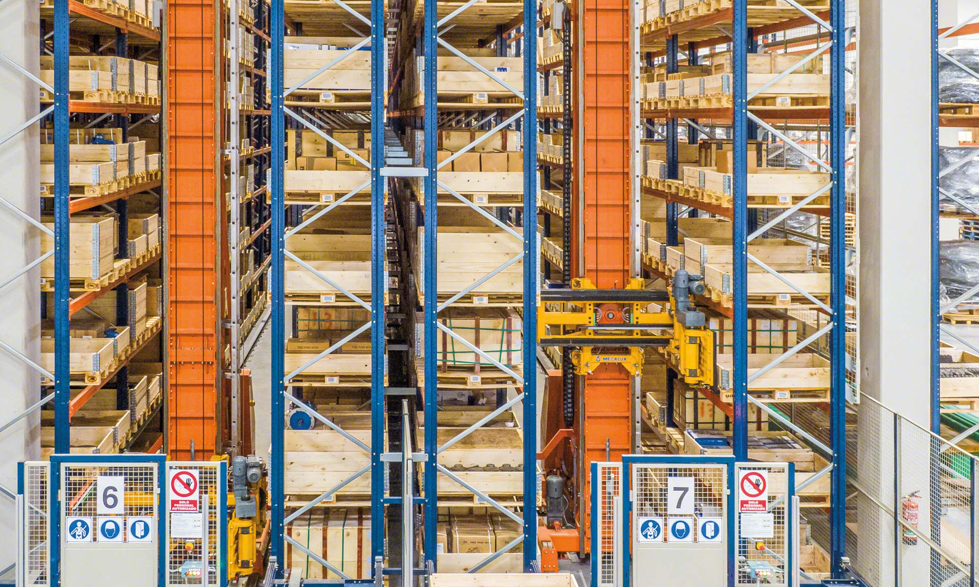 L'automatisation des entrepôts est la solution idéale pour augmenter la productivité et l'efficacité d'une installation L'automatisation des entrepôts est la solution idéale pour augmenter la productivité et l'efficacité d'une installation