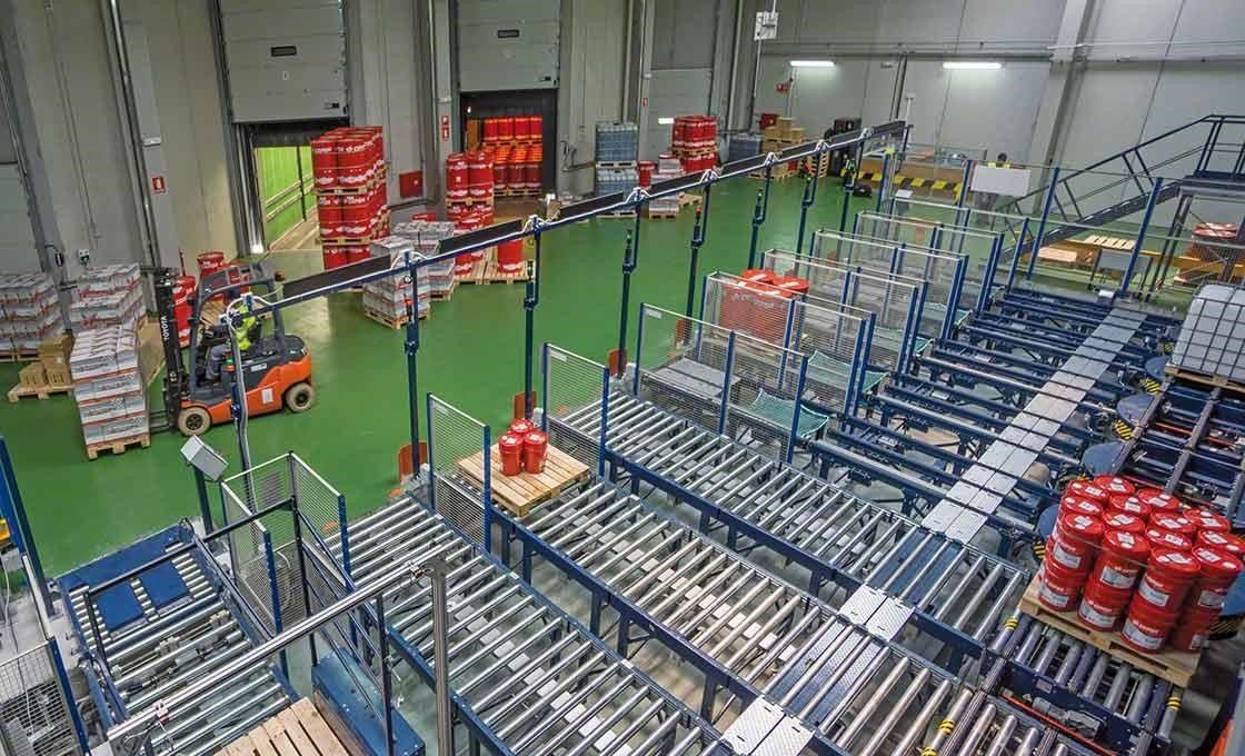 Les solutions de stockage automatisé améliorent le chargement et le déchargement des marchandises, un élément crucial pour la méthode du juste-à-temps en logistique Les solutions de stockage automatisé améliorent le chargement et le déchargement des marchandises, un élément crucial pour la méthode du juste-à-temps en logistique