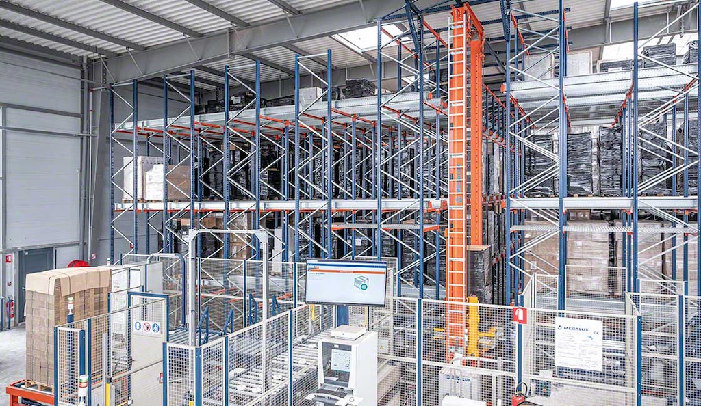 L’entrepôt automatisé de Verlhac Logistique a été construit dans une fosse de 2 mètres de profondeur afin de gagner en capacité de stockage
