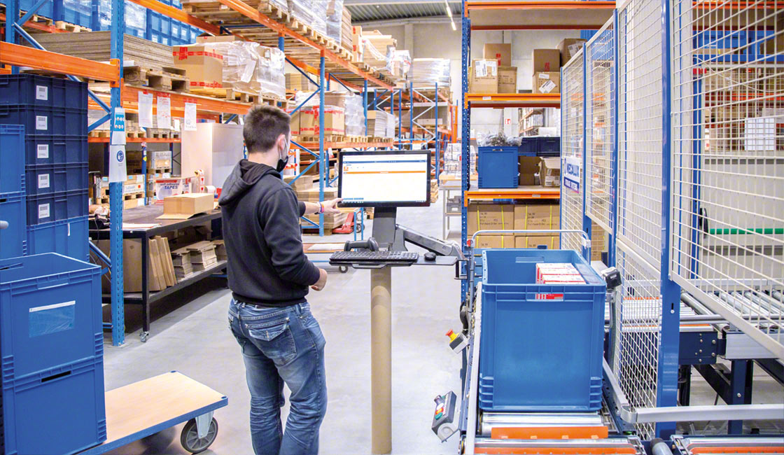 Le logiciel de gestion d’entrepôt Easy WMS de Mecalux exerce un contrôle rigoureux sur les mouvements des marchandises dans l’entrepôt