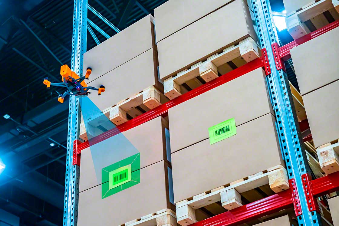 Les drones peuvent effectuer l'inventaire de l'entrepôt, en inspectant les articles stockés sur les rayonnages