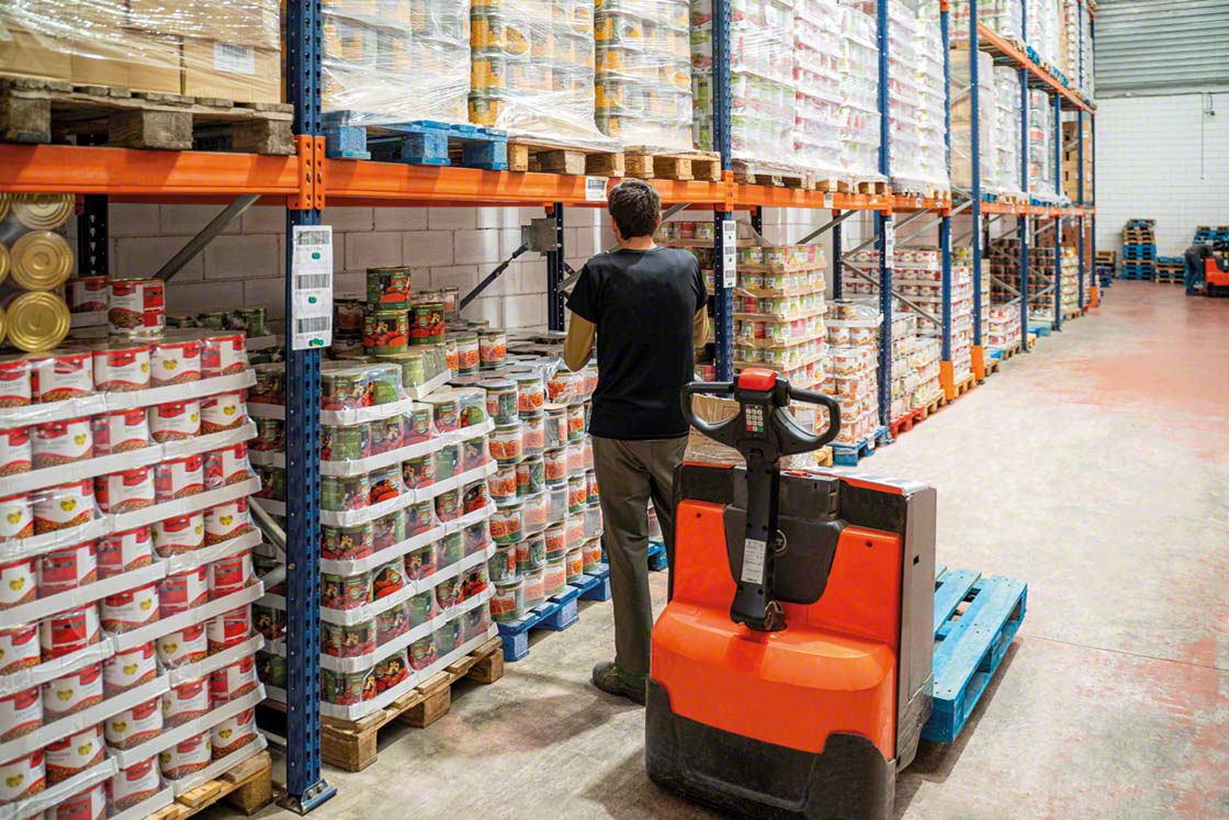 L'emballage traditionnel est couramment utilisé pour protéger les aliments de l'humidité, de la poussière et d'autres contaminants