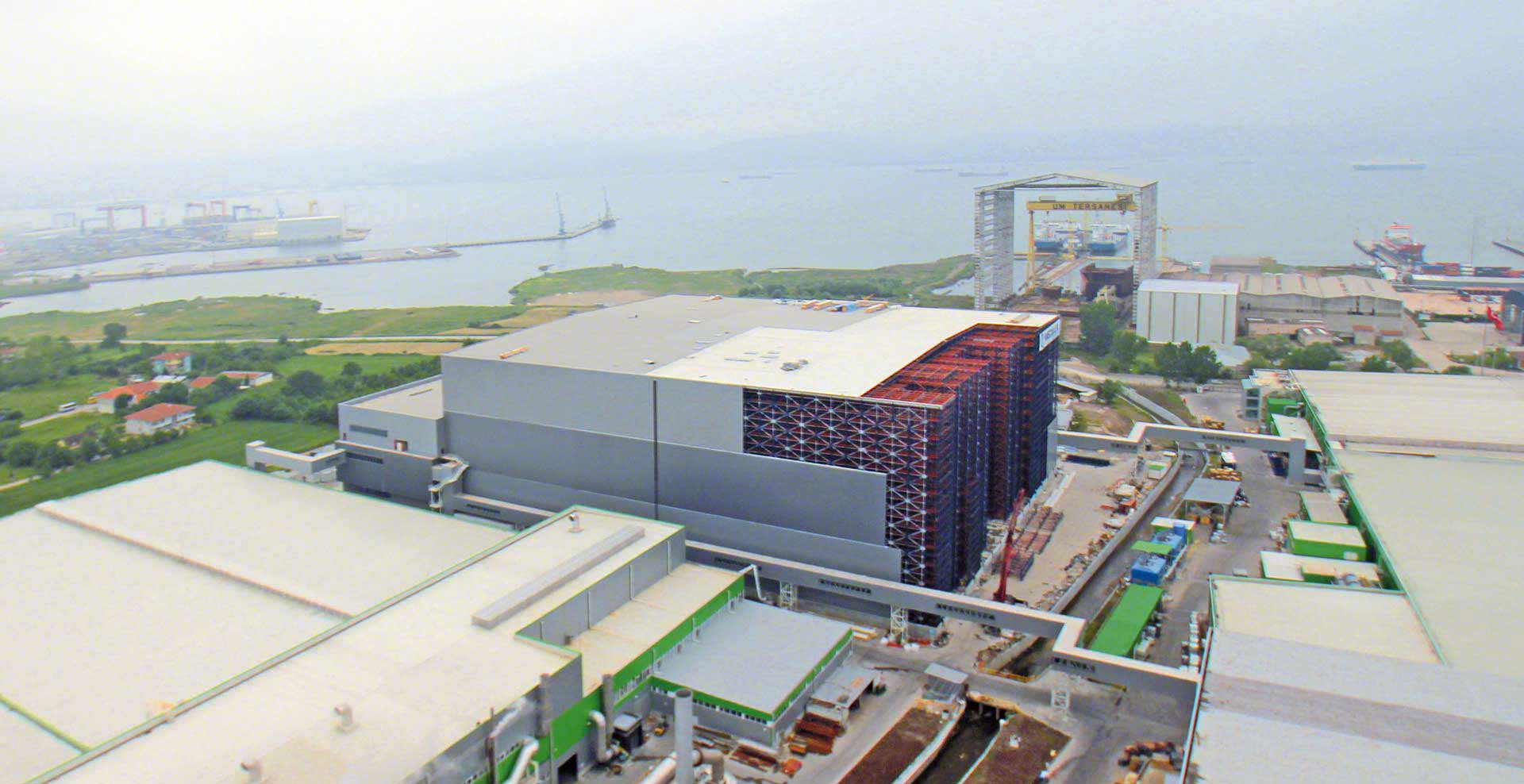 L'entrepôt automatique autoportant deHayat Kimya est l'un des plus haut d'Europe