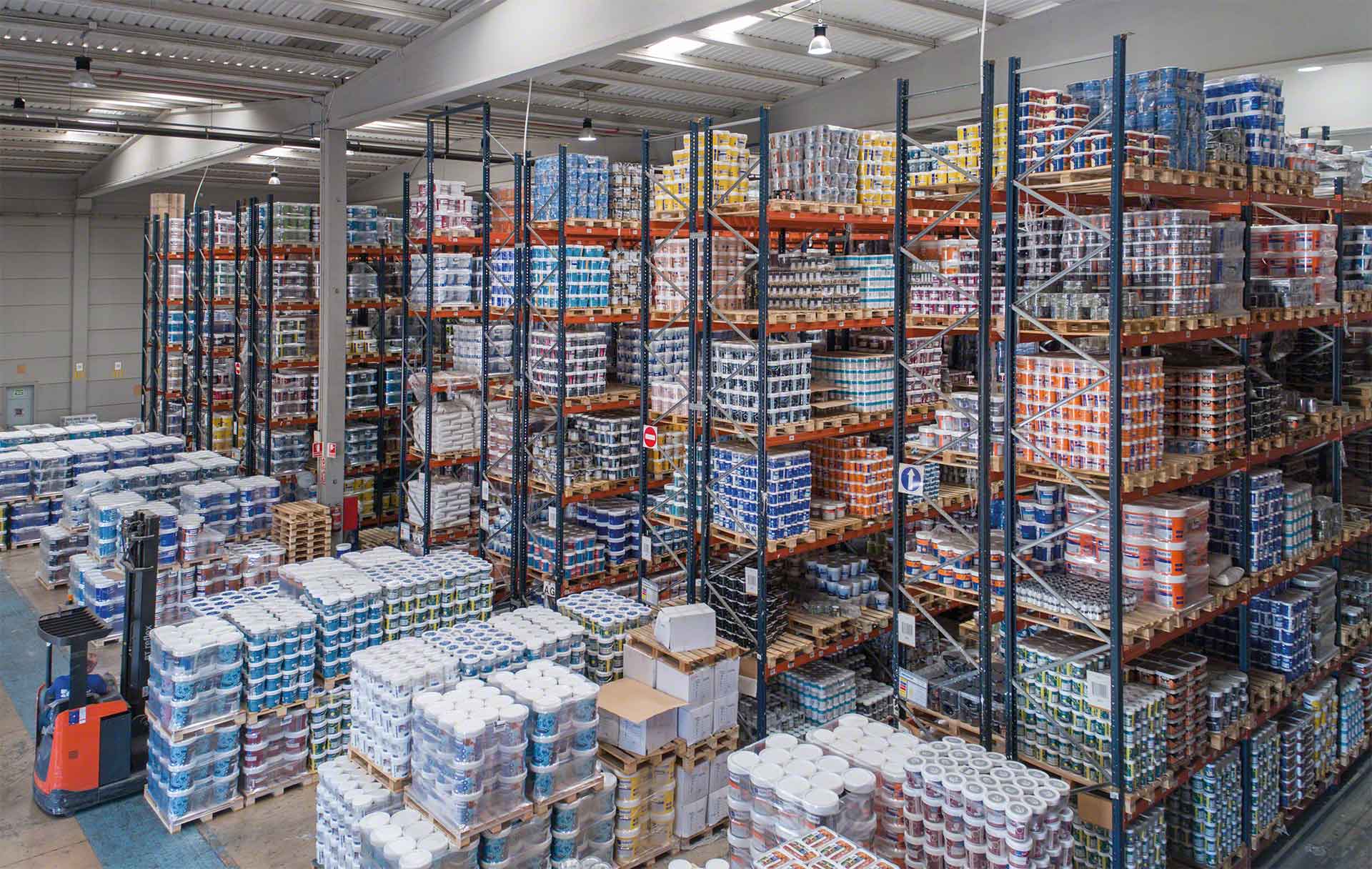 L’entrepôt est au cœur de la Supply Chain (chaîne logistique) L’entrepôt est au cœur de la Supply Chain (chaîne logistique)