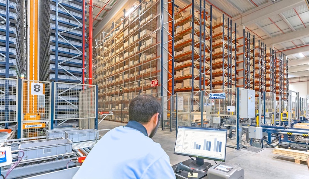 Dans un entrepôt digitalisé, la traçabilité de la marchandise est optimisée