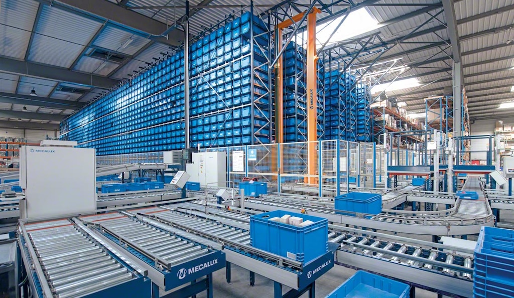 L'automatisation entraîne une augmentation significative de la productivité et optimise les ressources dans un entrepôt durable.