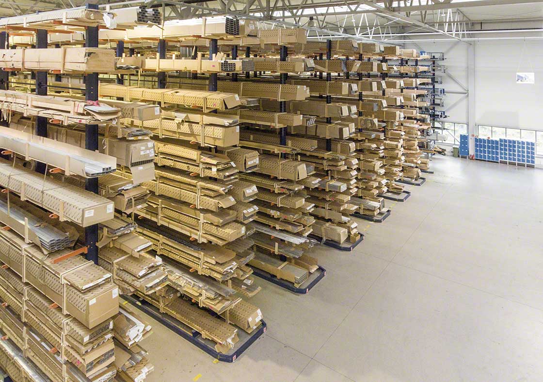 Les entrepôts consacrés à la logistique de production peuvent avoir des stocks avec des caractéristiques particulières Les entrepôts consacrés à la logistique de production peuvent avoir des stocks avec des caractéristiques particulières