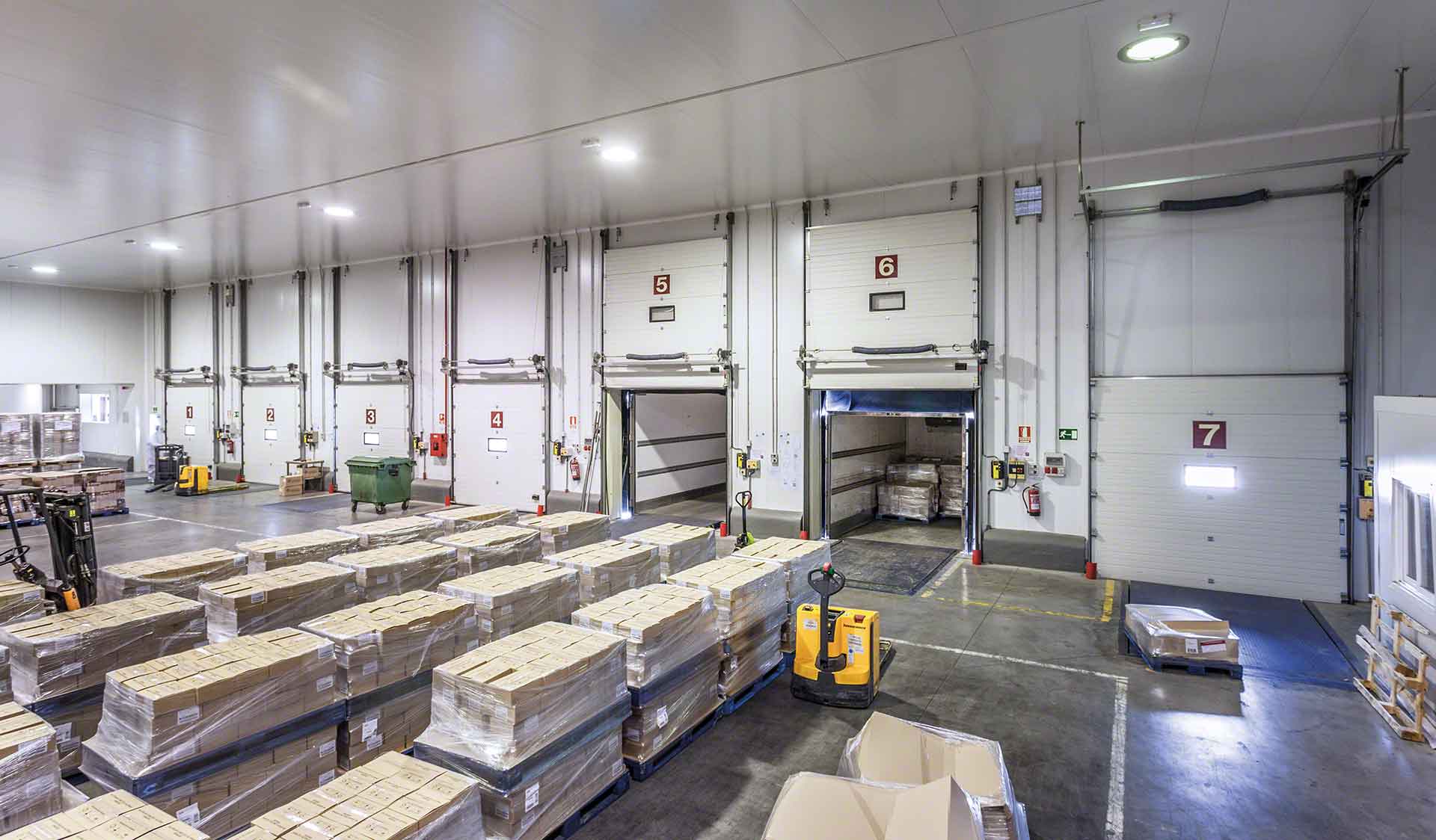 La zone d’expédition de marchandises doit être propre et ordonnée. La zone d’expédition de marchandises doit être propre et ordonnée.