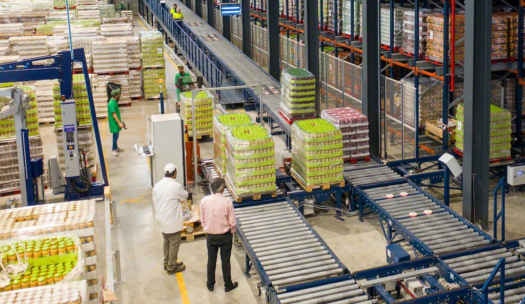 La formation logistique varie en fonction du profil professionnel (magasinier, responsable d’entrepôt, responsable Supply Chain ou responsable sécurité)