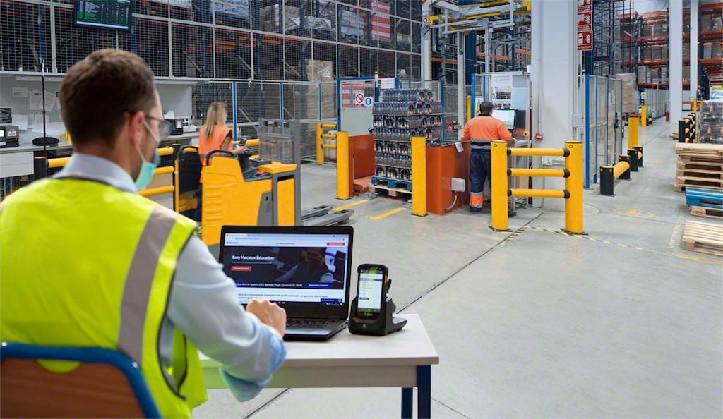 Grâce à la formation logistique, les étudiants apprennent à faire face à des situations qu’ils rencontreront dans leur vie professionnelle