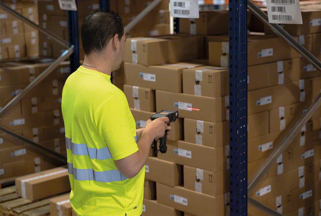 Les lecteurs RFID communiquent avec le logiciel WMS gratuit Easy Basic. Les lecteurs RFID communiquent avec le logiciel WMS gratuit Easy Basic.