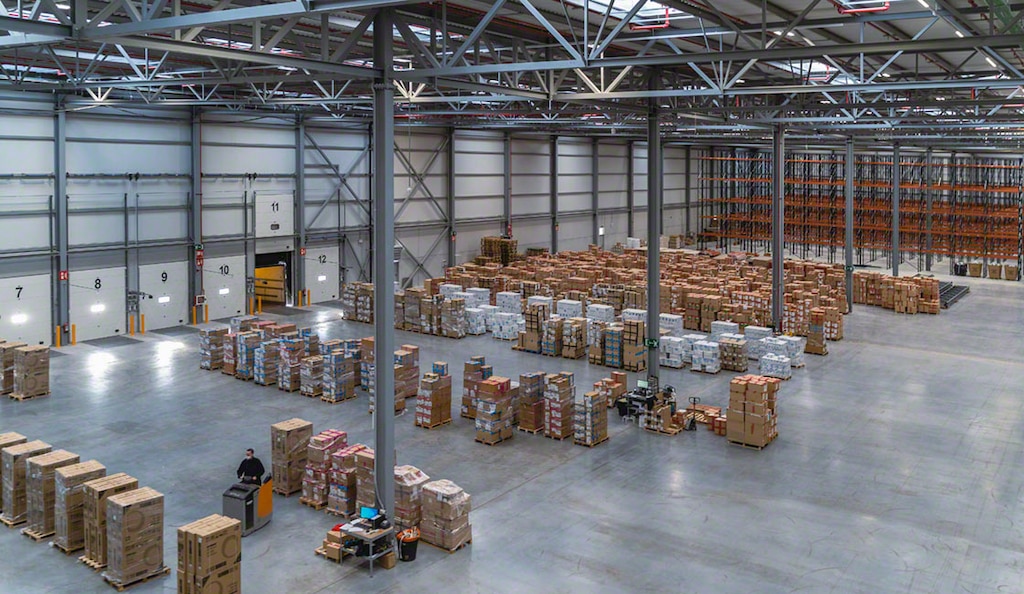 La plupart des opérations de la logistique aval ont lieu dans la zone des quais