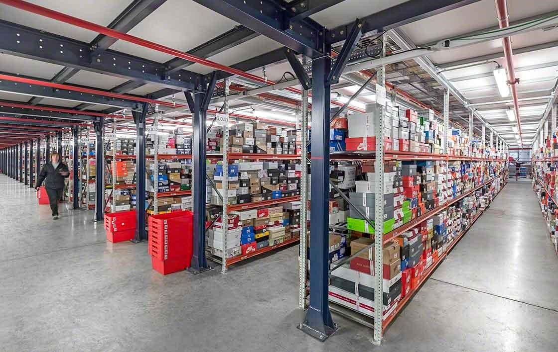 La logistique e-commerce doit être capable de gérer un large nombre de références. La logistique e-commerce doit être capable de gérer un large nombre de références.