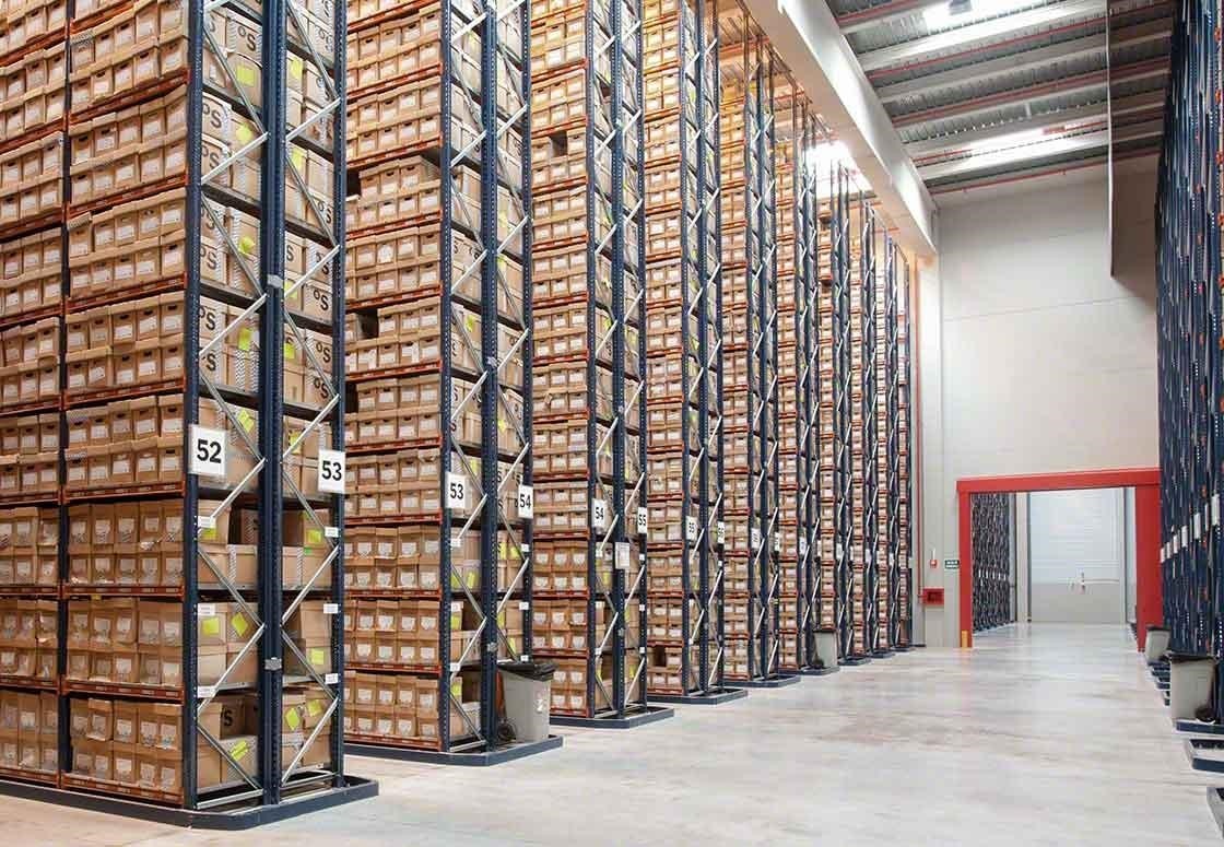 Entreposer un grand nombre de références augmente les coûts de stockage et de gestion d’une entreprise. Entreposer un grand nombre de références augmente les coûts de stockage et de gestion d’une entreprise.