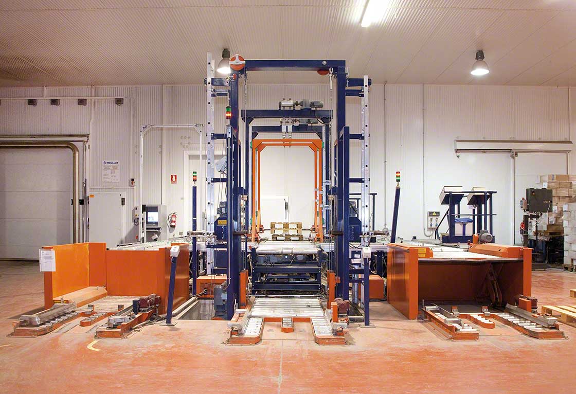 Les PIE réalisent le contrôle automatique des entrées de palettes dans un entrepôt. Les PIE réalisent le contrôle automatique des entrées de palettes dans un entrepôt.