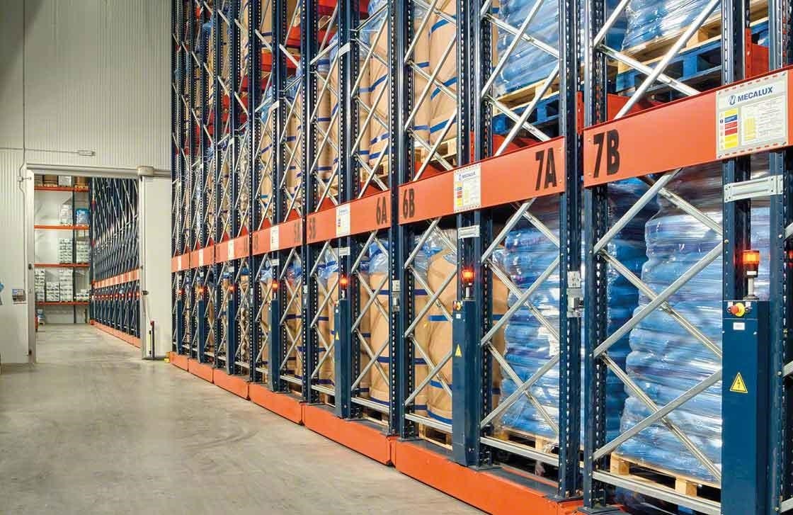 Les rayonnages mobiles Movirack ont permis d’augmenter la capacité de stockage de l’entrepôt frigorifique d’Iberfresco. Les rayonnages mobiles Movirack ont permis d’augmenter la capacité de stockage de l’entrepôt frigorifique d’Iberfresco.