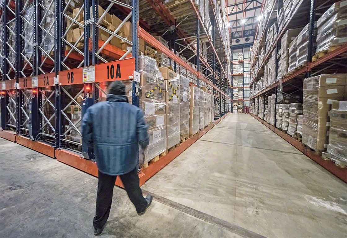 Les rayonnages mobiles sont très utilisés dans les entrepôts qui appliquent la logistique du froid. Les rayonnages mobiles sont très utilisés dans les entrepôts qui appliquent la logistique du froid.