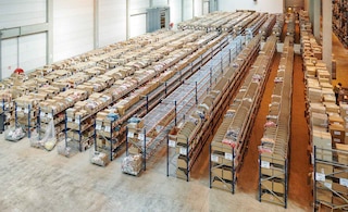 Le réapprovisionnement des stocks permet de placer les produits nécessaires à la préparation de commandes sur les rayonnages