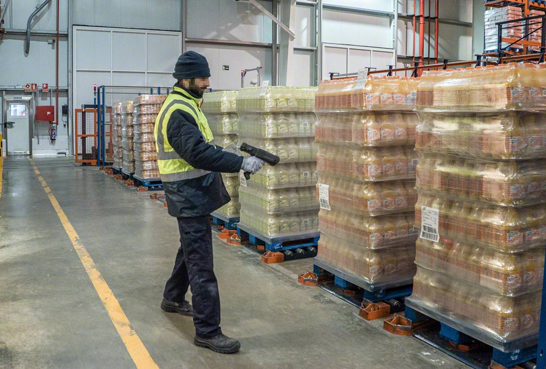 La réception et l’expédition des marchandises sont plus efficaces à l’aide d’un lecteur de code-barres