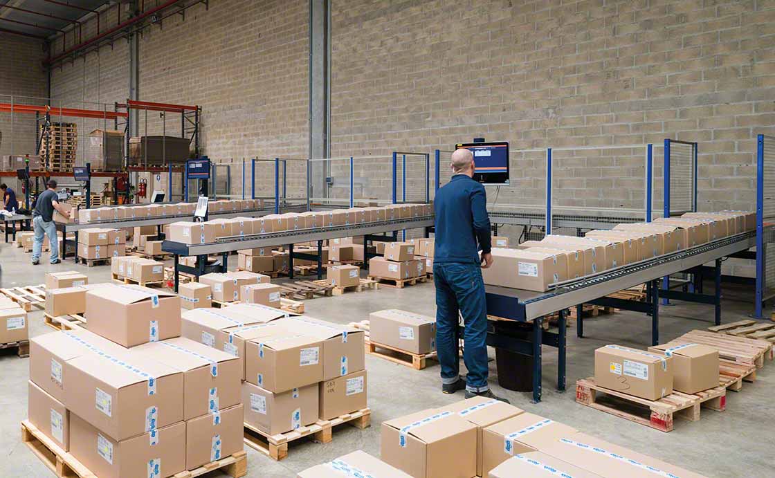 L’utilisation rationnelle d’emballage en logistique permet de réduire les coûts de conditionnement des commandes. L’utilisation rationnelle d’emballage en logistique permet de réduire les coûts de conditionnement des commandes.