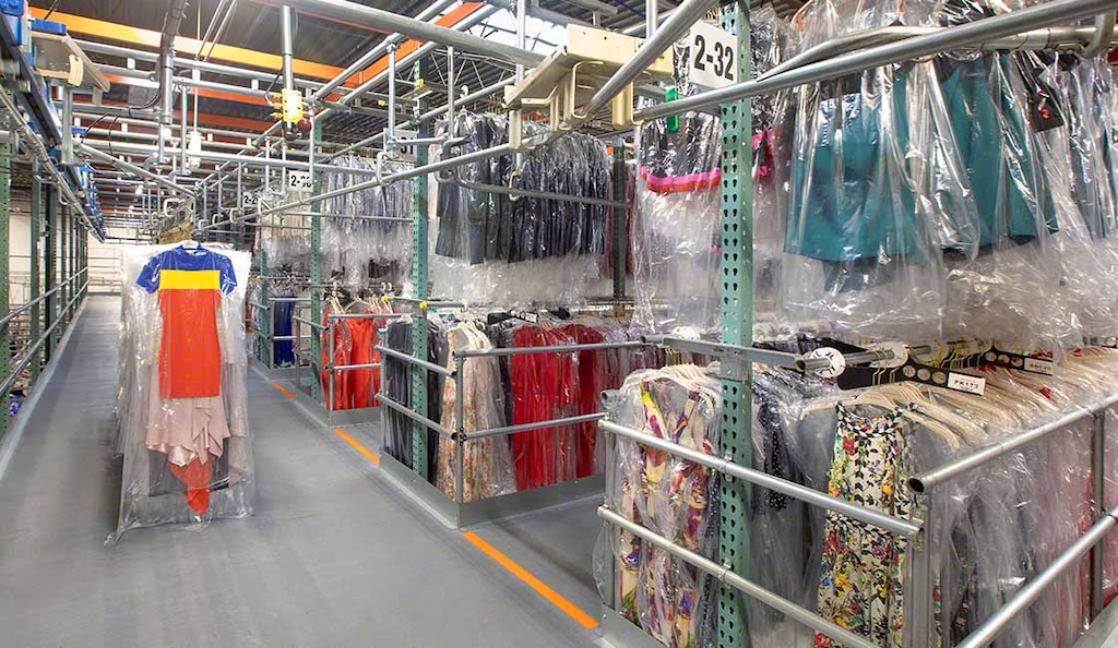La solution d’Interlake Mecalux pour Rent the Runway assure la gestion de plus de 65 000 références