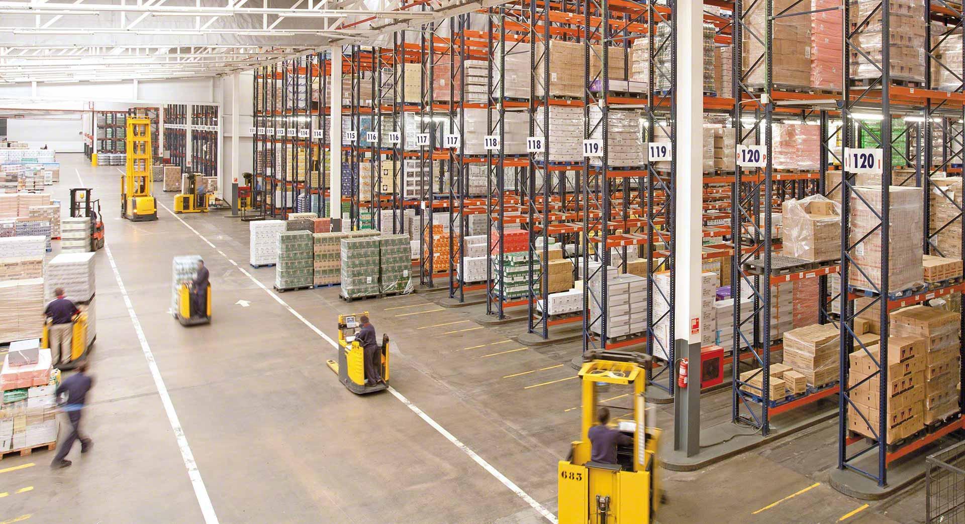 La conduite d’engins de manutention comme le chariot élévateur peut représenter un risque logistique La conduite d’engins de manutention comme le chariot élévateur peut représenter un risque logistique