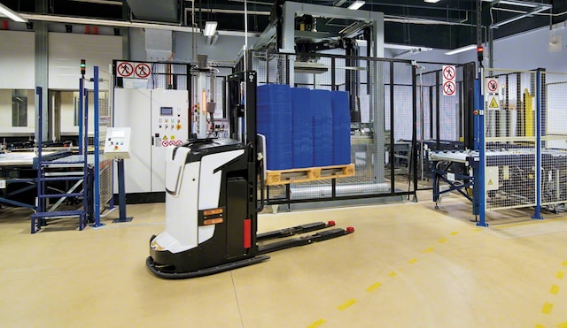 voici-comment-fonctionnent-les-robots-agv-mecalux-fr