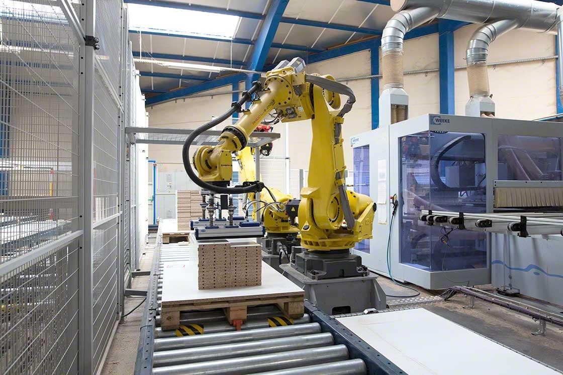 Un robot anthropomorphique intégré aux solutions de manutention de l’entreprise Euréquip. Un robot anthropomorphique intégré aux solutions de manutention de l’entreprise Euréquip.