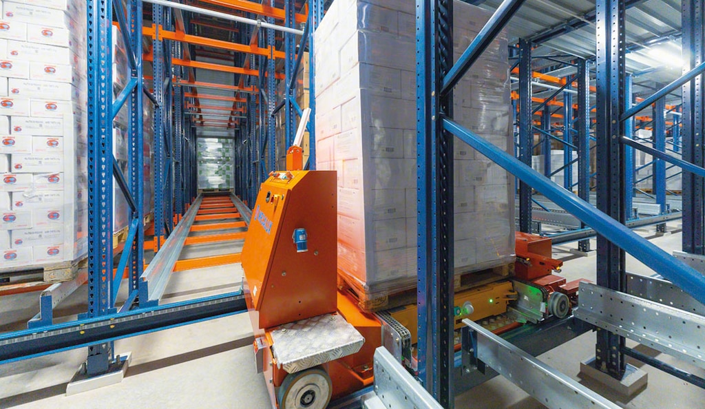 Le Pallet Shuttle automatique est un robot logistique qui accélère la mise en stock et l’extraction des produits des rayonnages