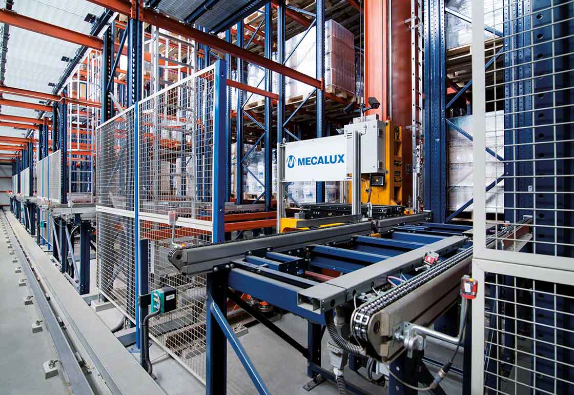 Les solutions de stockage automatisé facilitent la manutention des charges dans les entrepôts de produits chimiques.
