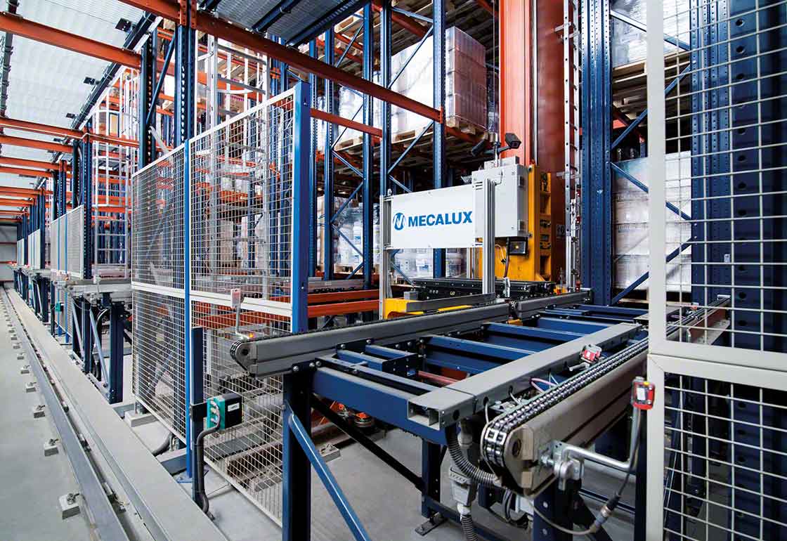 Les solutions de stockage automatisé facilitent la manutention des charges dans les entrepôts de produits chimiques. Les solutions de stockage automatisé facilitent la manutention des charges dans les entrepôts de produits chimiques.