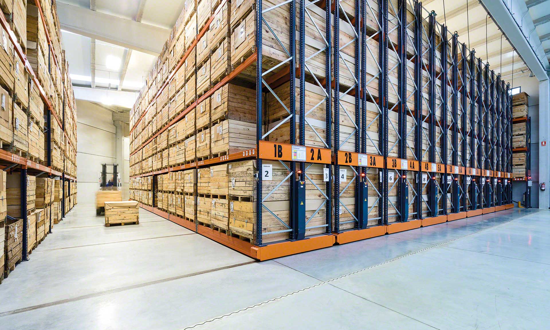 Le stockage haute densité multiplie la capacité de stockage et libère de l'espace dans les entrepôts