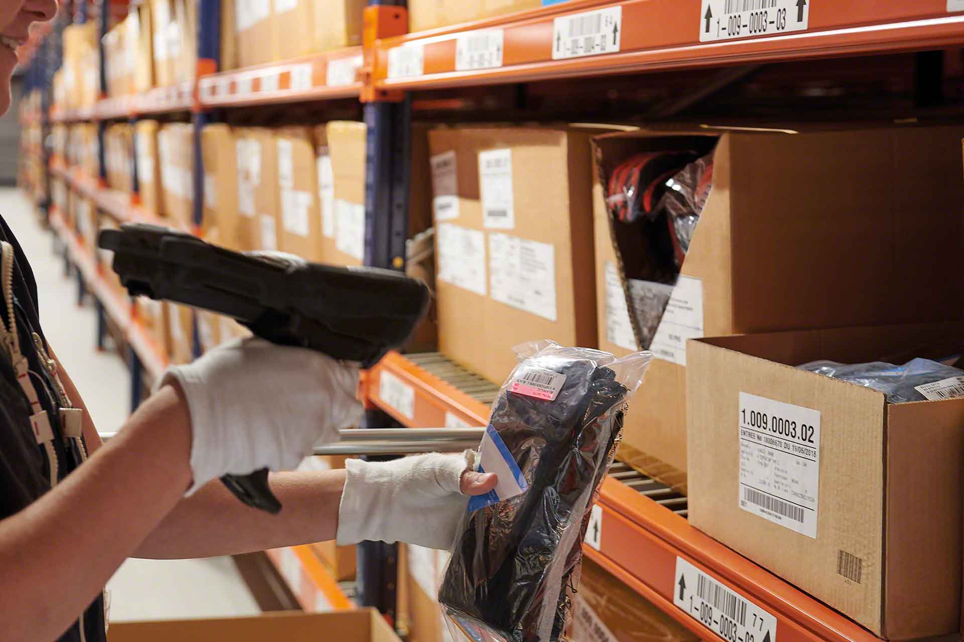 Les lecteurs et systèmes de traçabilité des produits sont essentiels en logistique Les lecteurs et systèmes de traçabilité des produits sont essentiels en logistique