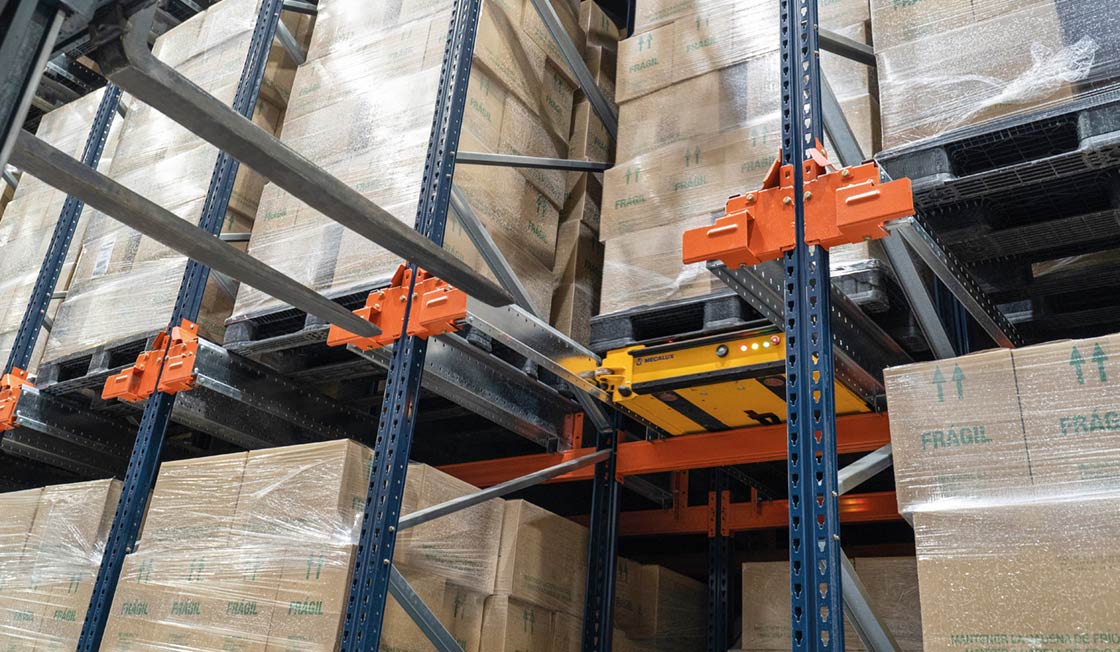 L’utilisation de systèmes de stockage compact conserve la chaîne du froid dans l’entrepôt
