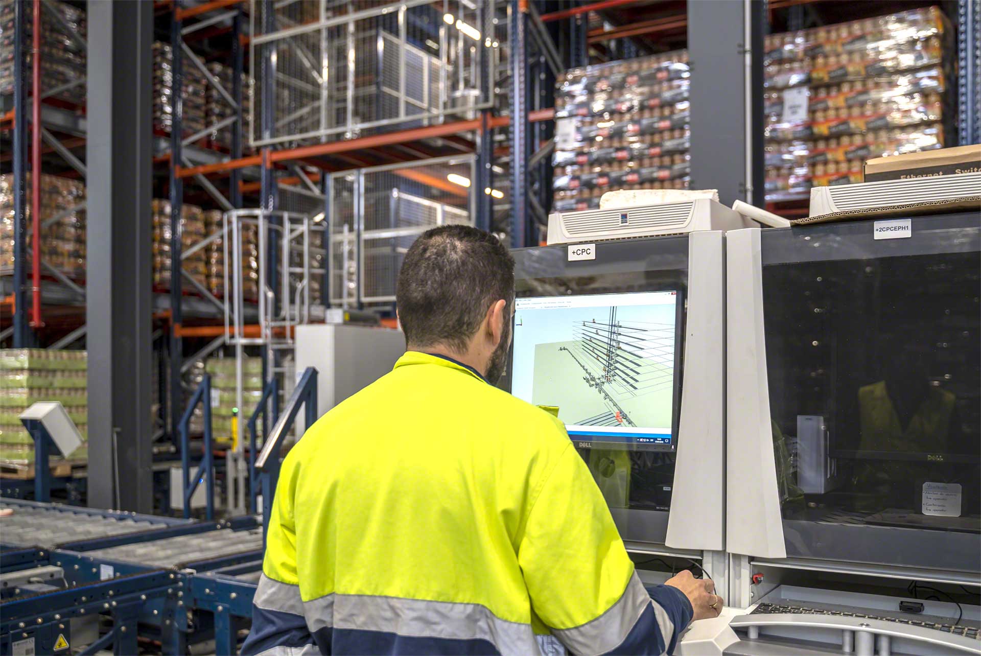 La technologie de digital twin utilise des répliques virtuelles de l'entrepôt pour détecter des axes d'améliorations La technologie de digital twin utilise des répliques virtuelles de l'entrepôt pour détecter des axes d'améliorations