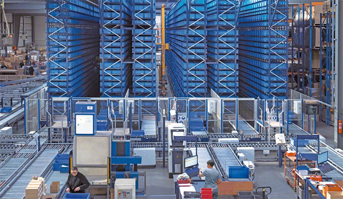 Les solutions automatisées de Mecalux facilitent la préparation des commandes goods-to-person
