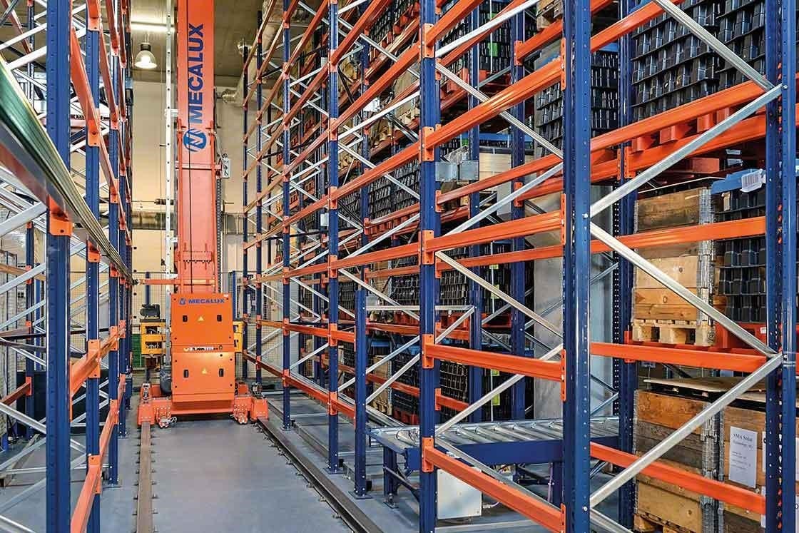 Les transstockeurs réduisent les déplacements, transportent les charges plus rapidement, et ont un impact direct sur l’optimisation d’un entrepôt logistique. Les transstockeurs réduisent les déplacements, transportent les charges plus rapidement, et ont un impact direct sur l’optimisation d’un entrepôt logistique.
