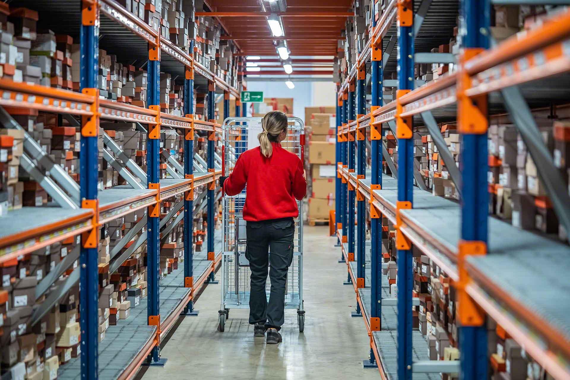Le wave picking est recommandé aux centres qui entreposent une large gamme de références et de charges légères Le wave picking est recommandé aux centres qui entreposent une large gamme de références et de charges légères