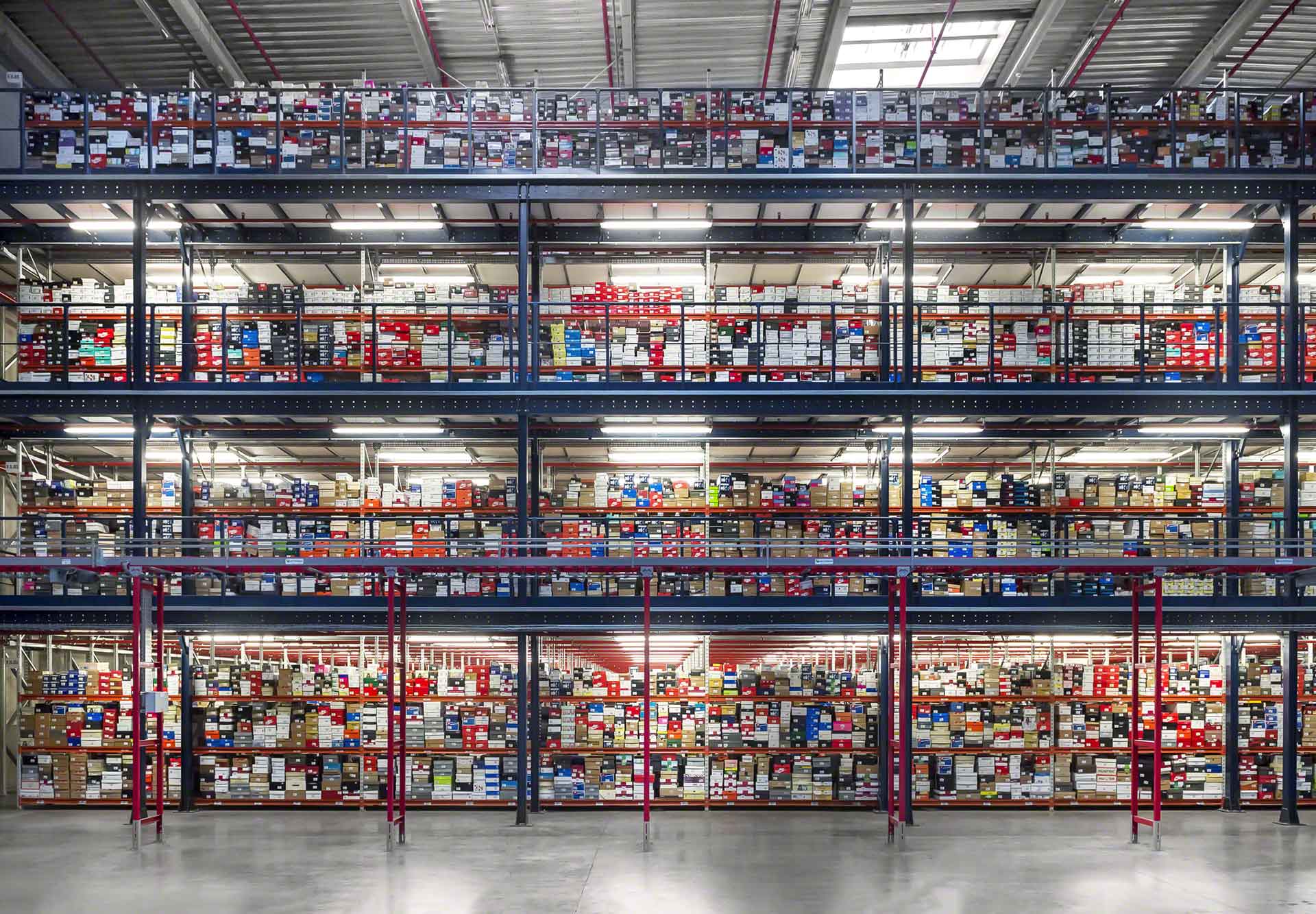 Les plateformes de stockage industrielles sont des solutions de stockage de grande hauteur Les plateformes de stockage industrielles sont des solutions de stockage de grande hauteur