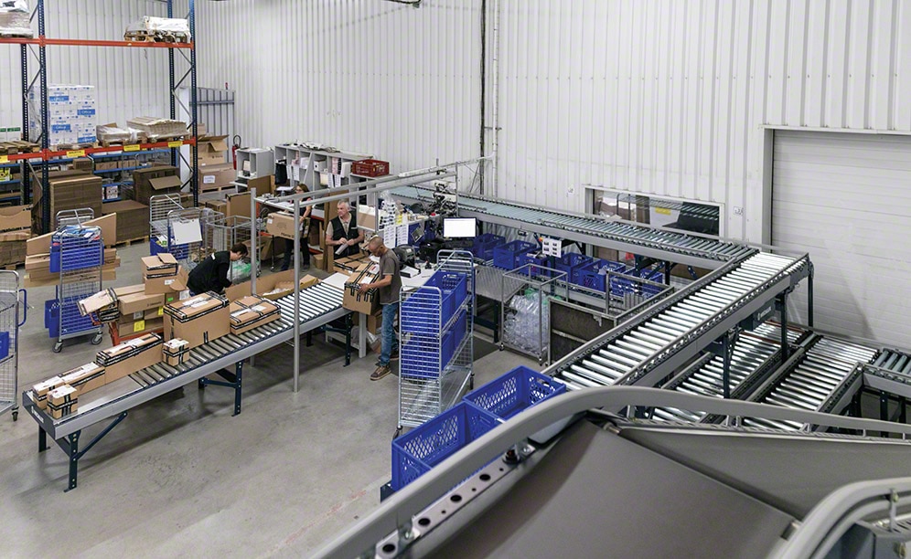 La zone de consolidation de commandes dans l'entrepôt de l'entreprise Algam