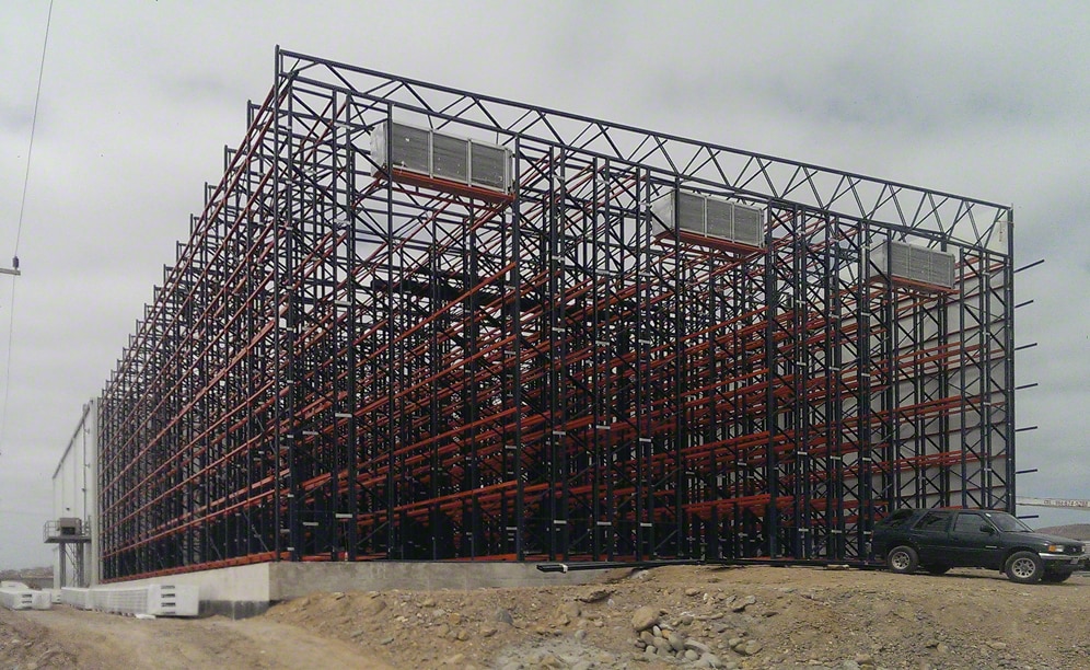 Fruvemex a fait construire trois chambres froides autoportantes d’une capacité totale de stockage de 5 728 palettes