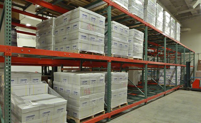 Le College of DuPage a installé des rayonnages push-back Interlake Mecalux
