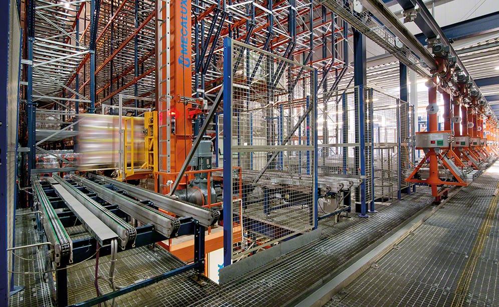 Un grand entrepôt pour les jus de fruits Sokpol en Pologne Un grand entrepôt pour les jus de fruits Sokpol en Pologne