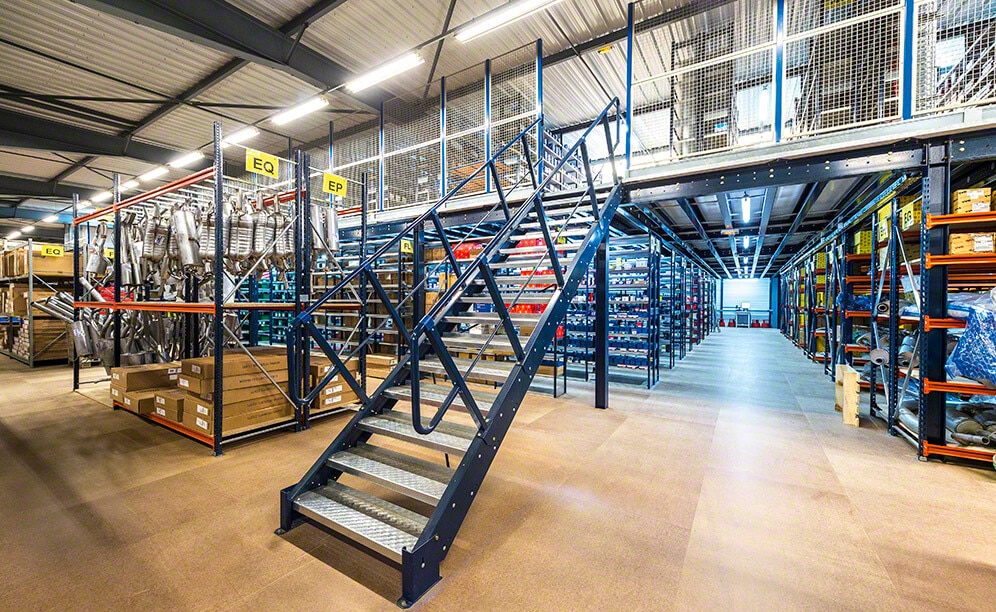 L’ajout de deux étages permet à la mezzanine industrielle d’optimiser au maximum l’espace de l’entrepôt et d’augmenter sa capacité de stockage