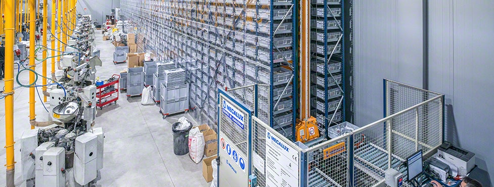 Le fabricant de boutons Luca Cuccolini installe un magasin automatique pour bacs Le fabricant de boutons Luca Cuccolini installe un magasin automatique pour bacs