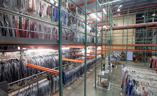 Les rayonnages ont doublé la capacité de stockage de Rent the Runway