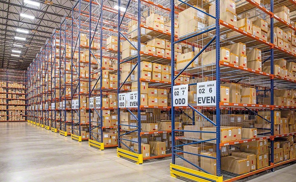 Rayonnages à palettes d'Adidas dans son entrepôt de Pennsylvanie Rayonnages à palettes d'Adidas dans son entrepôt de Pennsylvanie