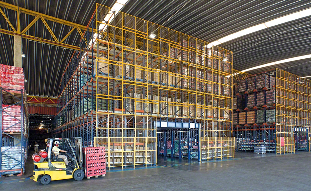Les rayonnages par accumulation dotés du système Pallet Shuttle semi-automatique