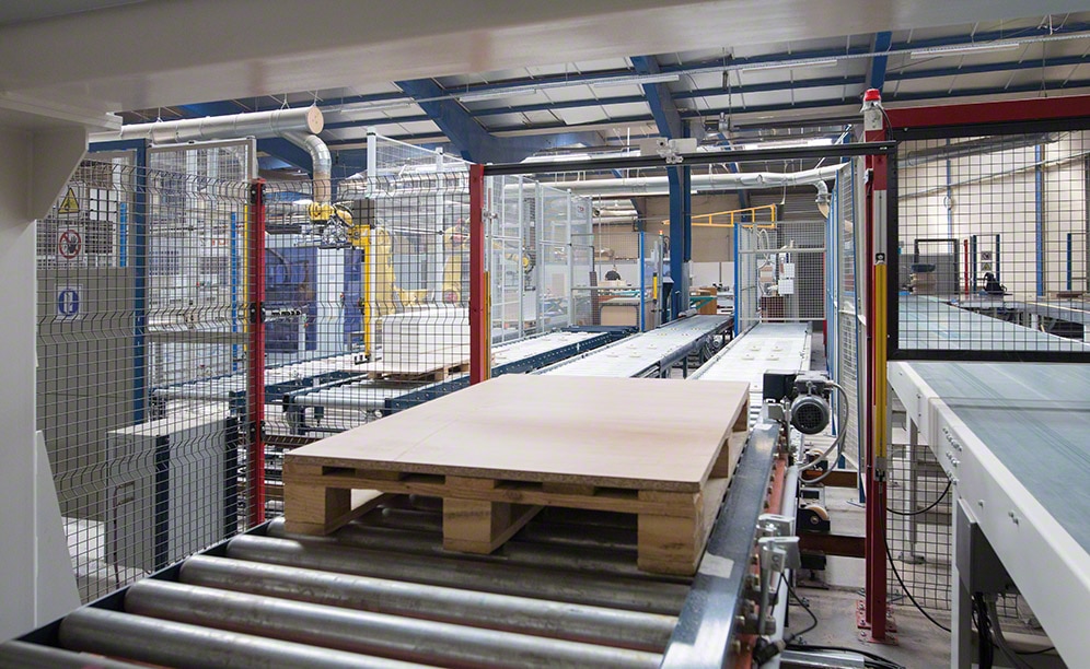 Euréquip et son centre de production entièrement automatisé situé en France Euréquip et son centre de production entièrement automatisé situé en France